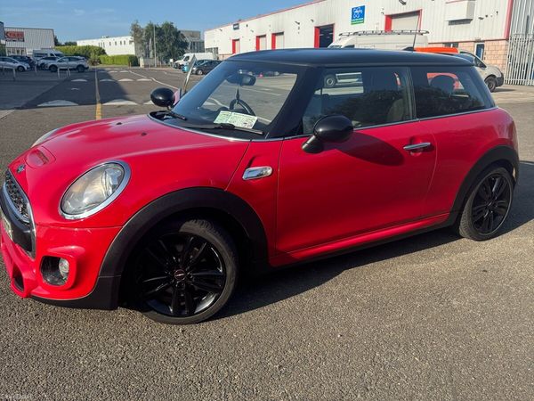 Mini Cooper Hatchback, Diesel, 2015, Red