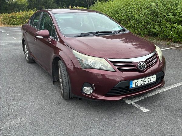 Toyota Avensis Saloon, Diesel, 2012, Red