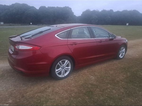 Ford Mondeo Hatchback, Diesel, 2015, Red