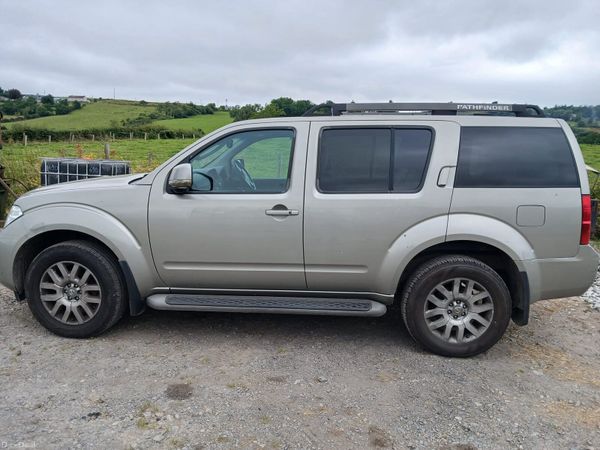 Nissan Pathfinder SUV, Diesel, 2012, Silver
