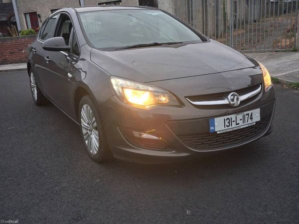 Vauxhall Astra Hatchback, Petrol, 2013, Grey