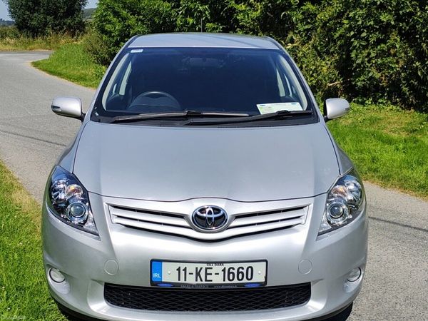 Toyota Auris Hatchback, Diesel, 2011, Silver