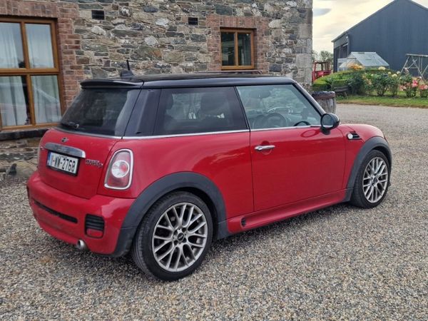 Mini Cooper Hatchback, Diesel, 2011, Red