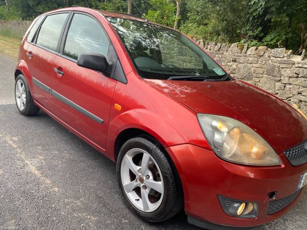 Ford Fiesta Hatchback, Petrol, 2006, Red