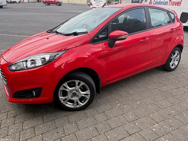 Ford Fiesta Hatchback, Petrol, 2013, Red