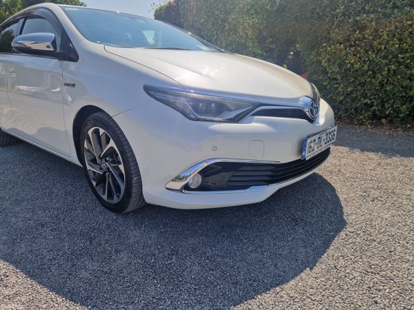 Toyota Auris Hatchback, Petrol Hybrid, 2016, White