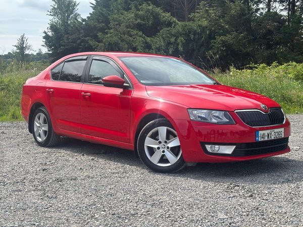 Skoda Octavia Hatchback, Diesel, 2014, Red