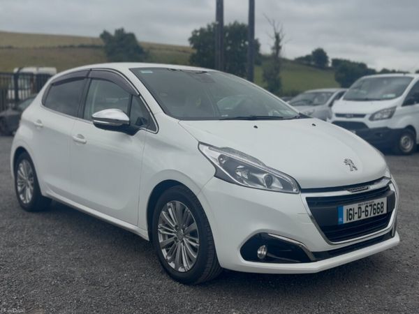 Peugeot 208 Hatchback, Petrol, 2016, White