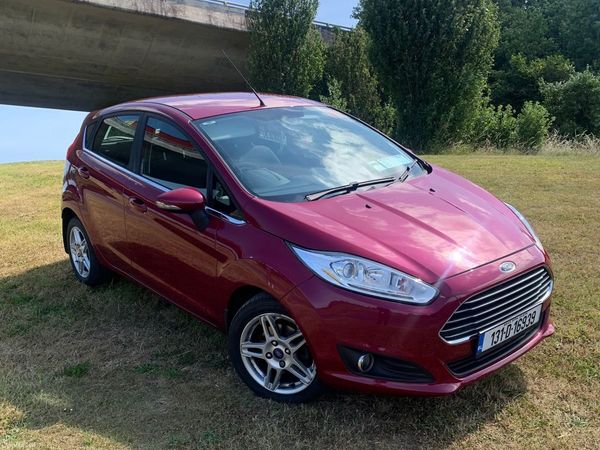 Ford Fiesta Hatchback, Petrol, 2013, Red