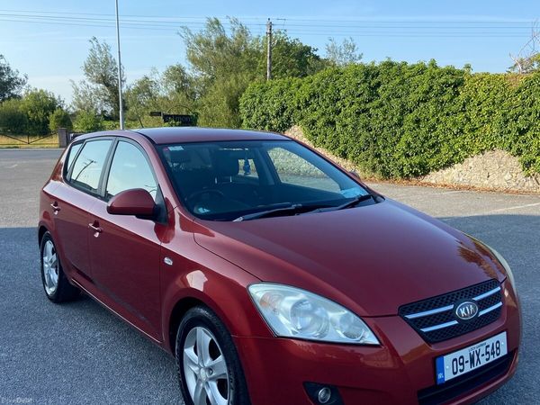Kia Ceed Hatchback, Diesel, 2009, Red