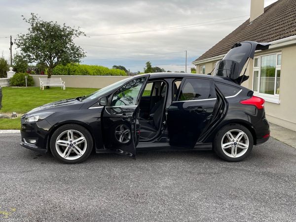 Ford Focus Hatchback, Petrol, 2015, Black