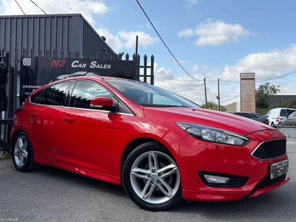 Ford Focus Hatchback, Petrol, 2015, Red