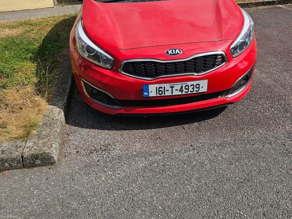 Kia Ceed Hatchback, Diesel, 2016, Red