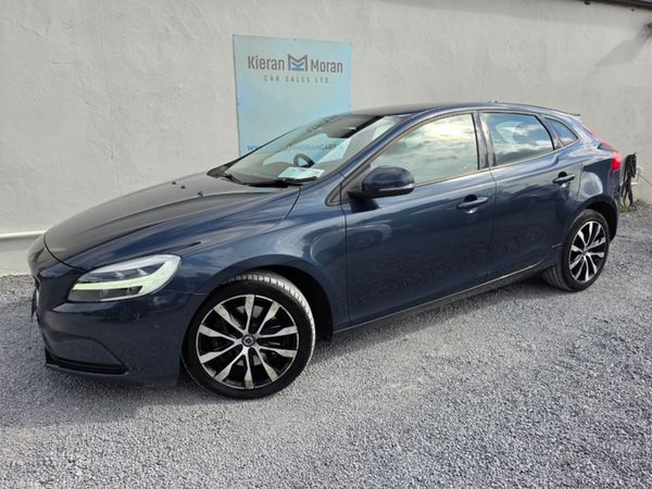 Volvo V40 Hatchback, Petrol, 2019, Blue