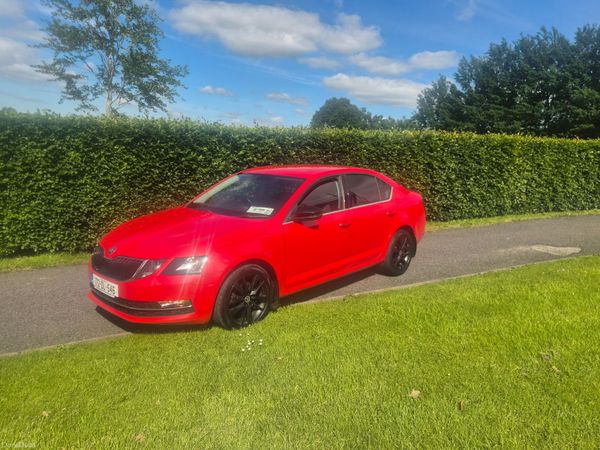 Skoda Octavia Saloon, Petrol, 2017, Red