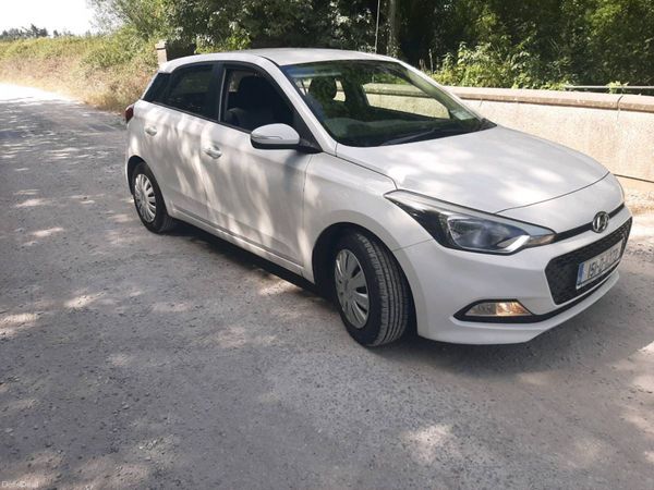 Hyundai i20 Hatchback, Petrol, 2015, White