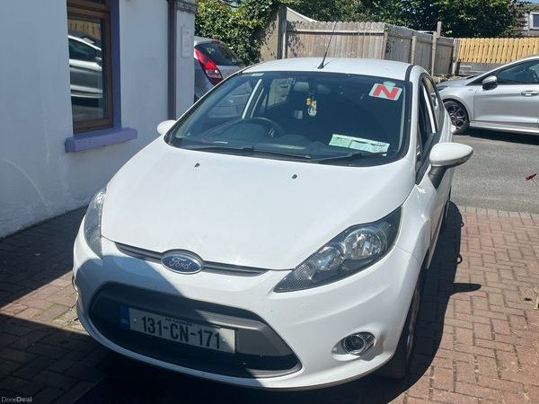 Ford Fiesta Hatchback, Petrol, 2013, White