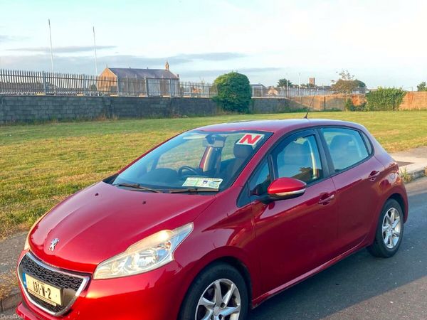 Peugeot 208 Hatchback, Petrol, 2013, Red