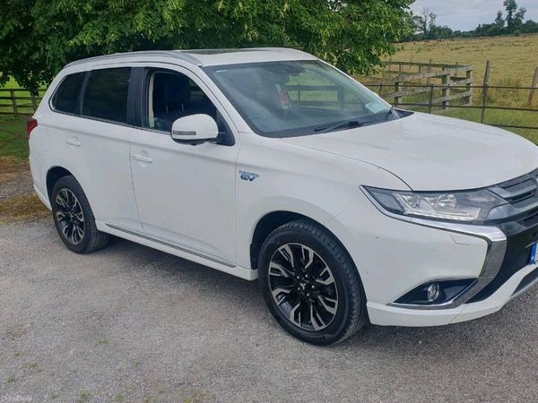 Mitsubishi Outlander SUV, Petrol Plug-in Hybrid, 2017, White