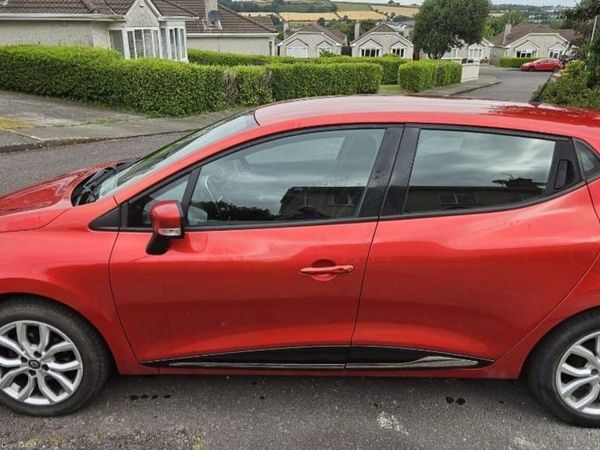 Renault Clio Hatchback, Petrol, 2017, Red