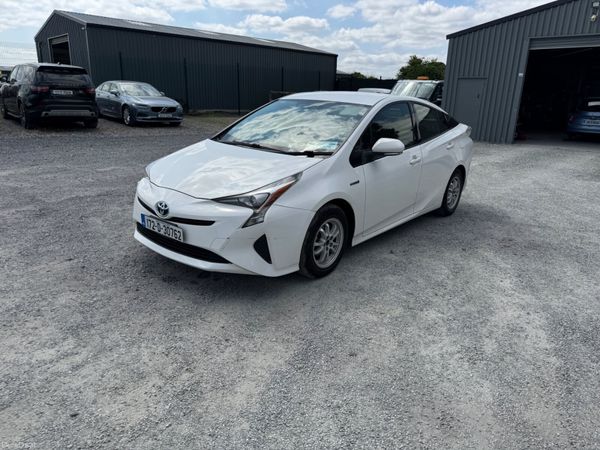 Toyota Prius Hatchback, Petrol Hybrid, 2017, White