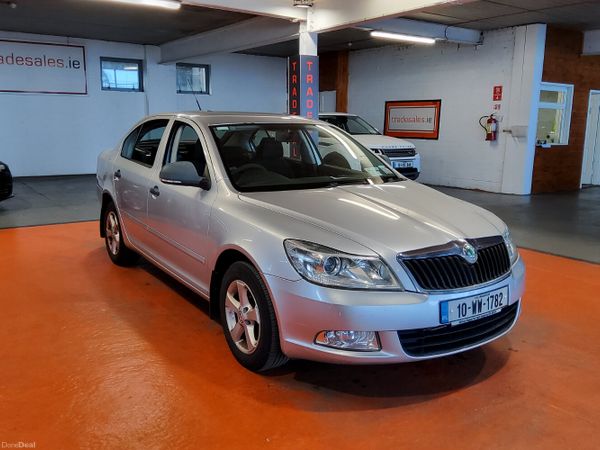 Skoda Octavia Hatchback, Diesel, 2010, Silver