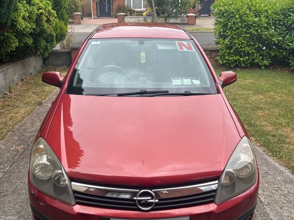 Opel Astra Hatchback, Petrol, 2006, Red