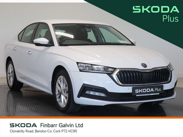 Skoda Octavia Saloon, Diesel, 2023, White