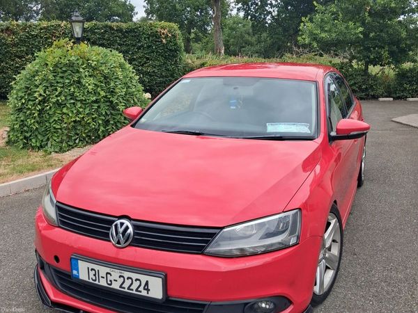 Volkswagen Jetta Saloon, Diesel, 2013, Red