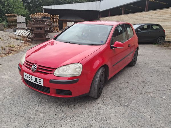 Volkswagen Golf Hatchback, Petrol, 2004, Red