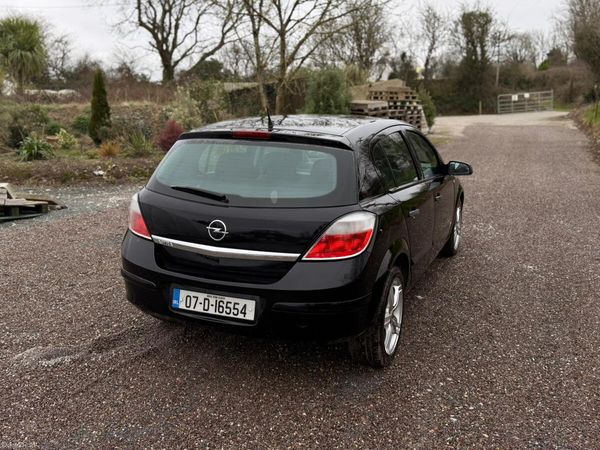 Opel Astra Hatchback, Petrol, 2007, Black