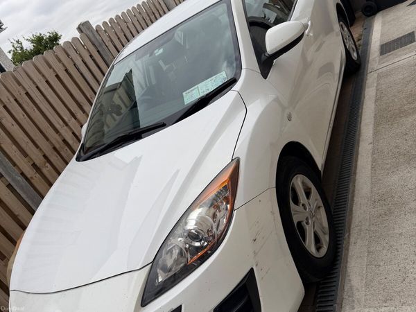 Mazda Mazda3 Saloon, Diesel, 2011, White