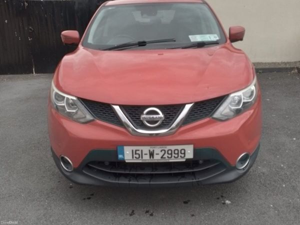 Nissan Qashqai Hatchback, Diesel, 2015, Red