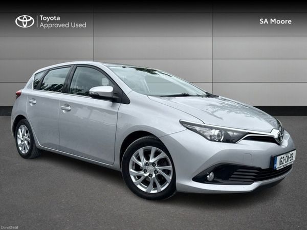 Toyota Auris Hatchback, Petrol, 2016, Silver