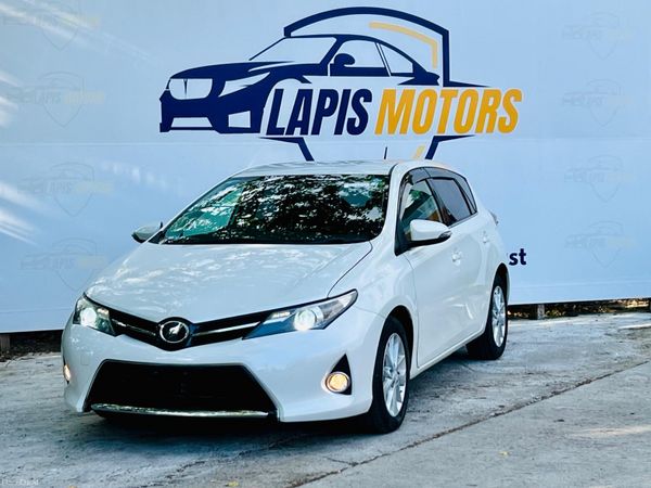 Toyota Auris Hatchback, Petrol, 2013, White