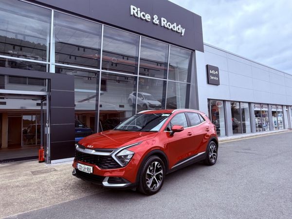 Kia Sportage MPV, Diesel Hybrid, 2023, Red