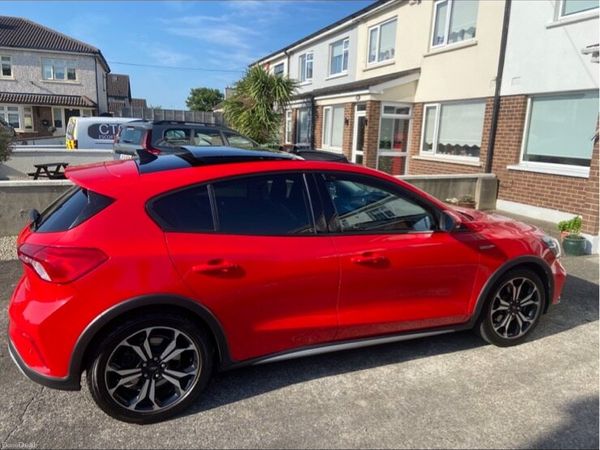 Ford Focus Hatchback, Petrol, 2019, Red