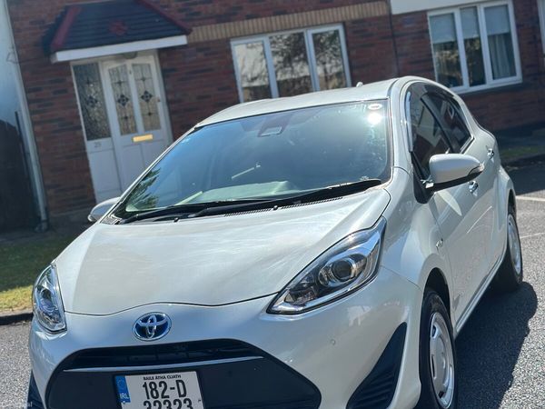 Toyota Aqua Hatchback, Petrol Hybrid, 2018, White