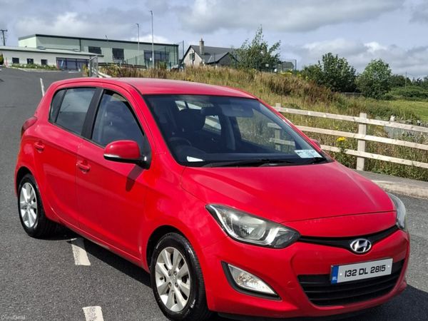 Hyundai i20 Hatchback, Petrol, 2013, Red