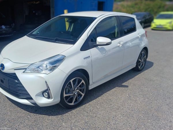 Toyota Vitz Hatchback, Petrol Hybrid, 2017, White
