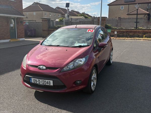 Ford Fiesta Hatchback, Petrol, 2009, Red