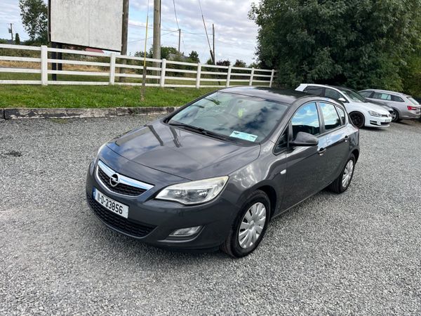 Opel Astra Hatchback, Diesel, 2011, Grey