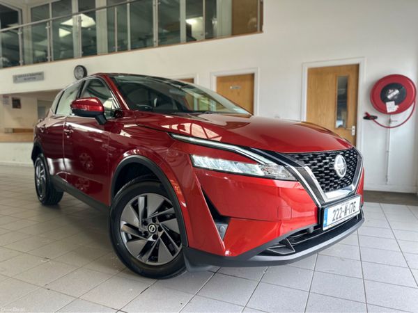 Nissan Qashqai MPV, Petrol, 2022, Red