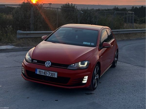 Volkswagen Golf Hatchback, Petrol, 2015, Red