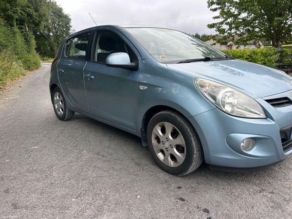 Hyundai i20 Hatchback, Petrol, 2009, Blue