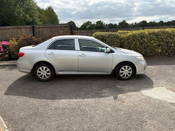 Toyota Corolla Saloon, Diesel, 2013, Silver