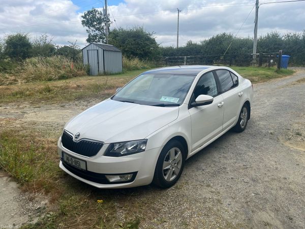 Skoda Octavia Saloon, Diesel, 2014, White