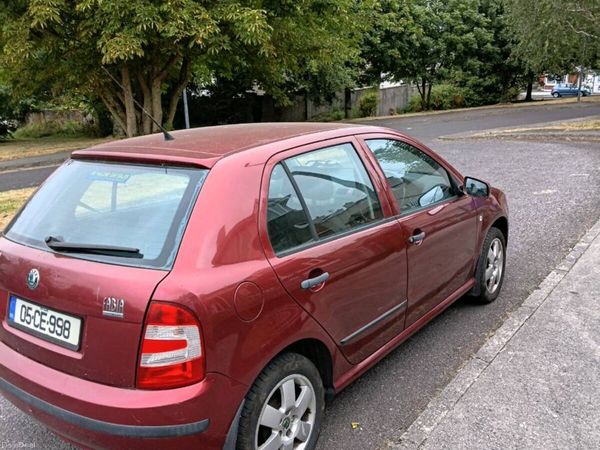 Skoda Fabia Hatchback, Petrol, 2005, Red
