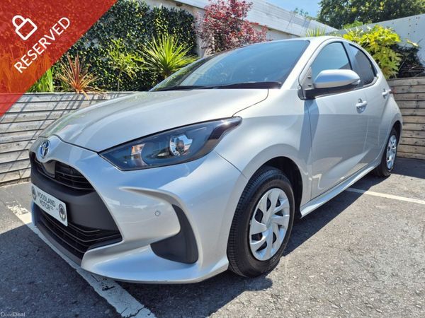 Toyota Yaris Hatchback, Petrol Hybrid, 2022, Silver