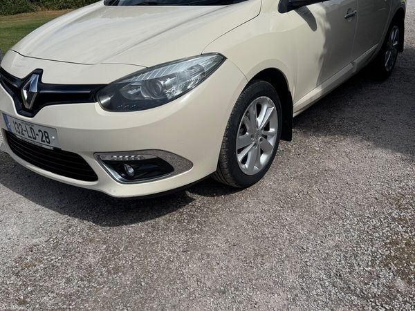 Renault Fluence Saloon, Diesel, 2013, Yellow